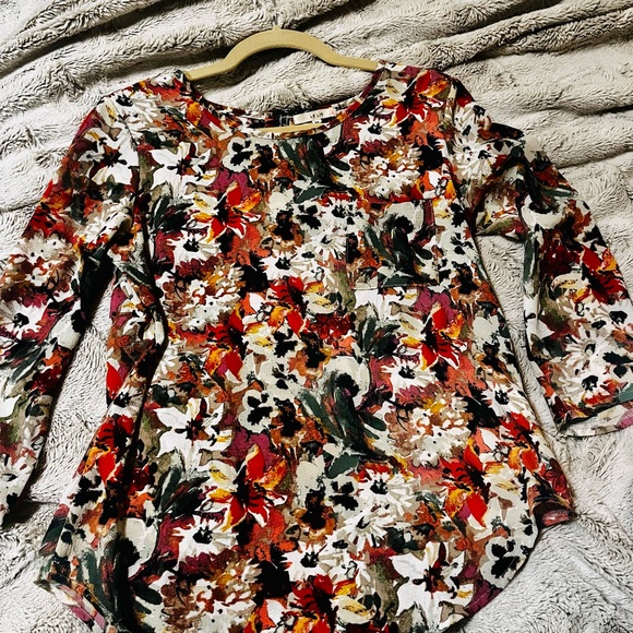LeLis Floral Blouse - Picture 5 of 6